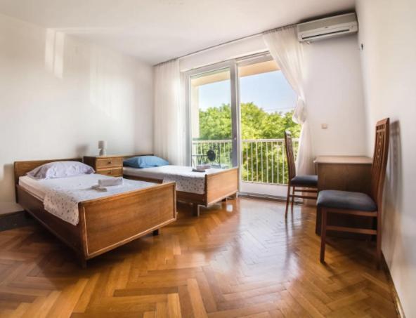 Apartment Close To Everything Need *